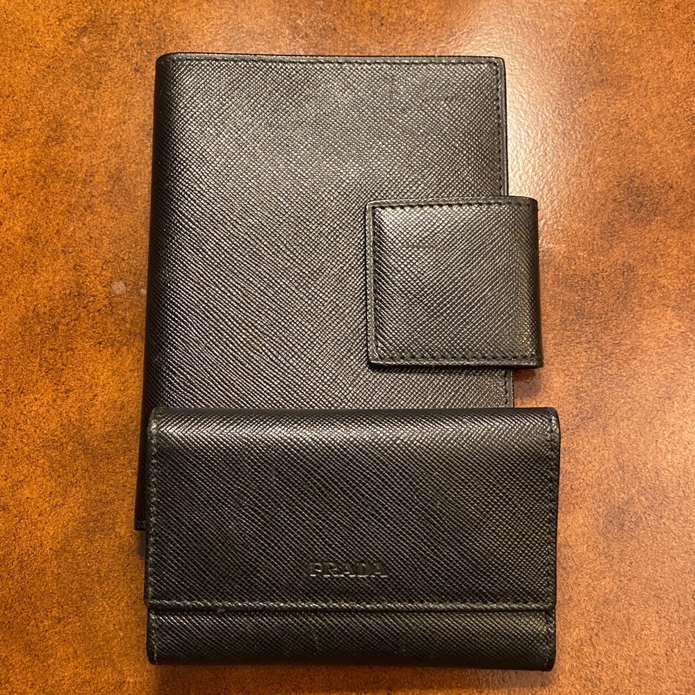 Prada NEW Black Leather passport holder with COA and Key holder EUC